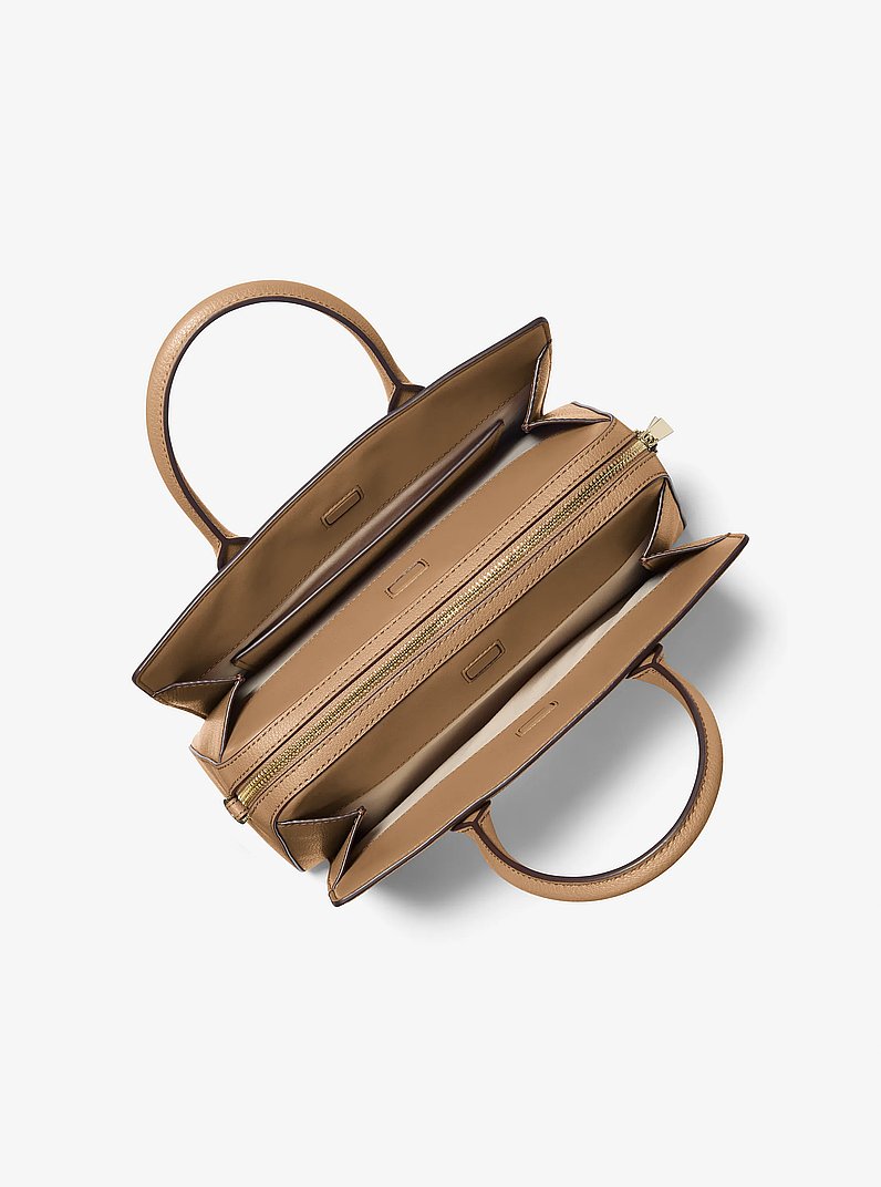 Bolso satchel Laila mediano de piel in C&Aacute;SCARA | Michael Kors