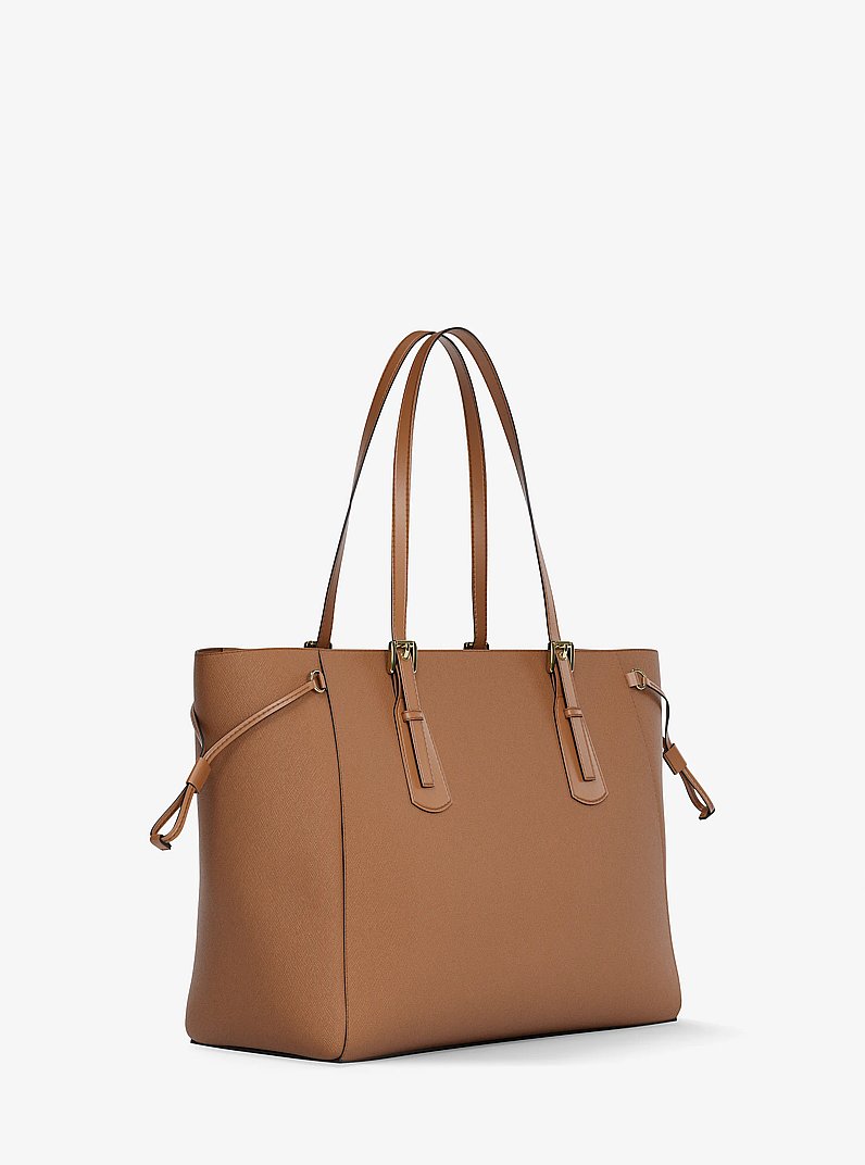 Bolso tote Voyager grande de piel saffiano in LUGGAGE | Michael Kors