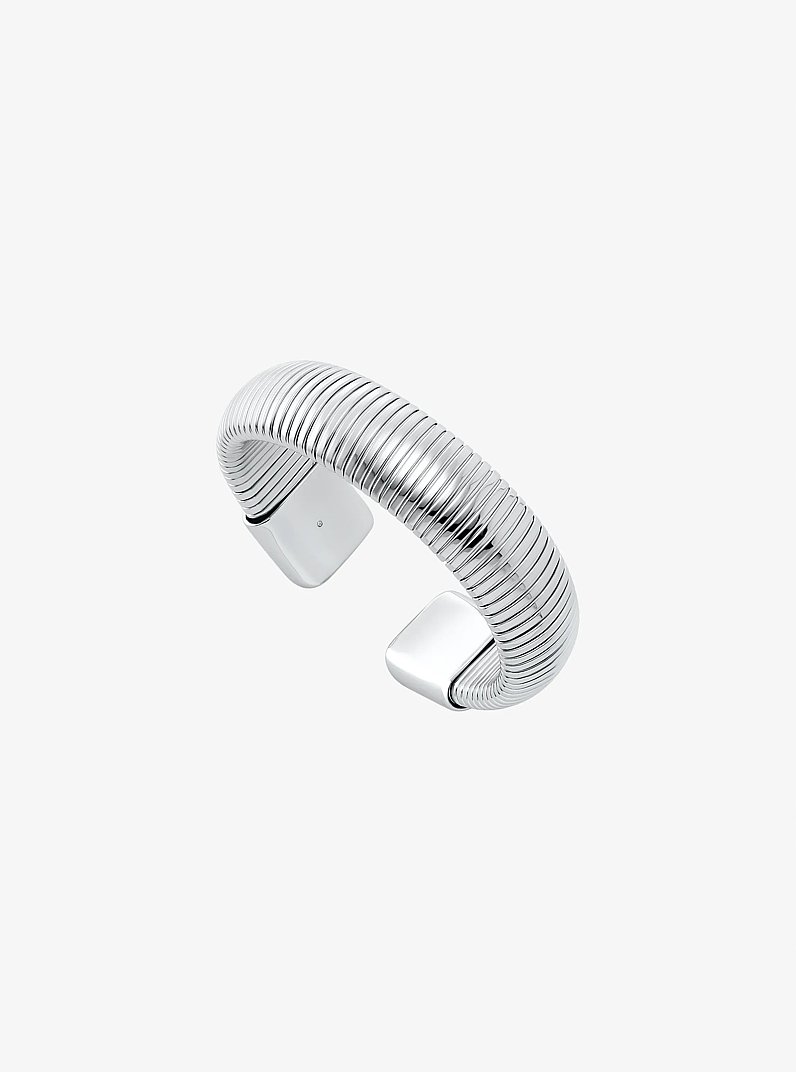 Brazalete tubogas de lat&oacute;n chapado en metales preciosos in PLATEADO | Michael Kors