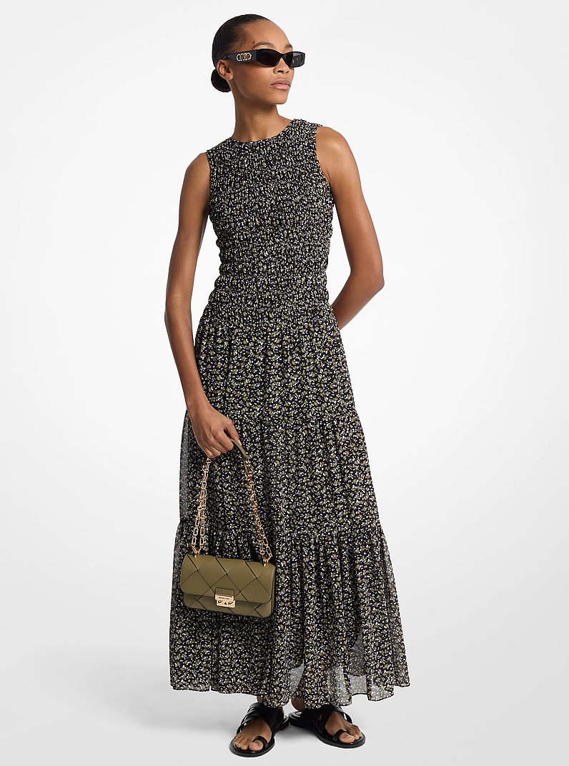 Vestido largo de georgette con estampado floral y fruncido in VERDE &Aacute;RBOL | Michael Kors