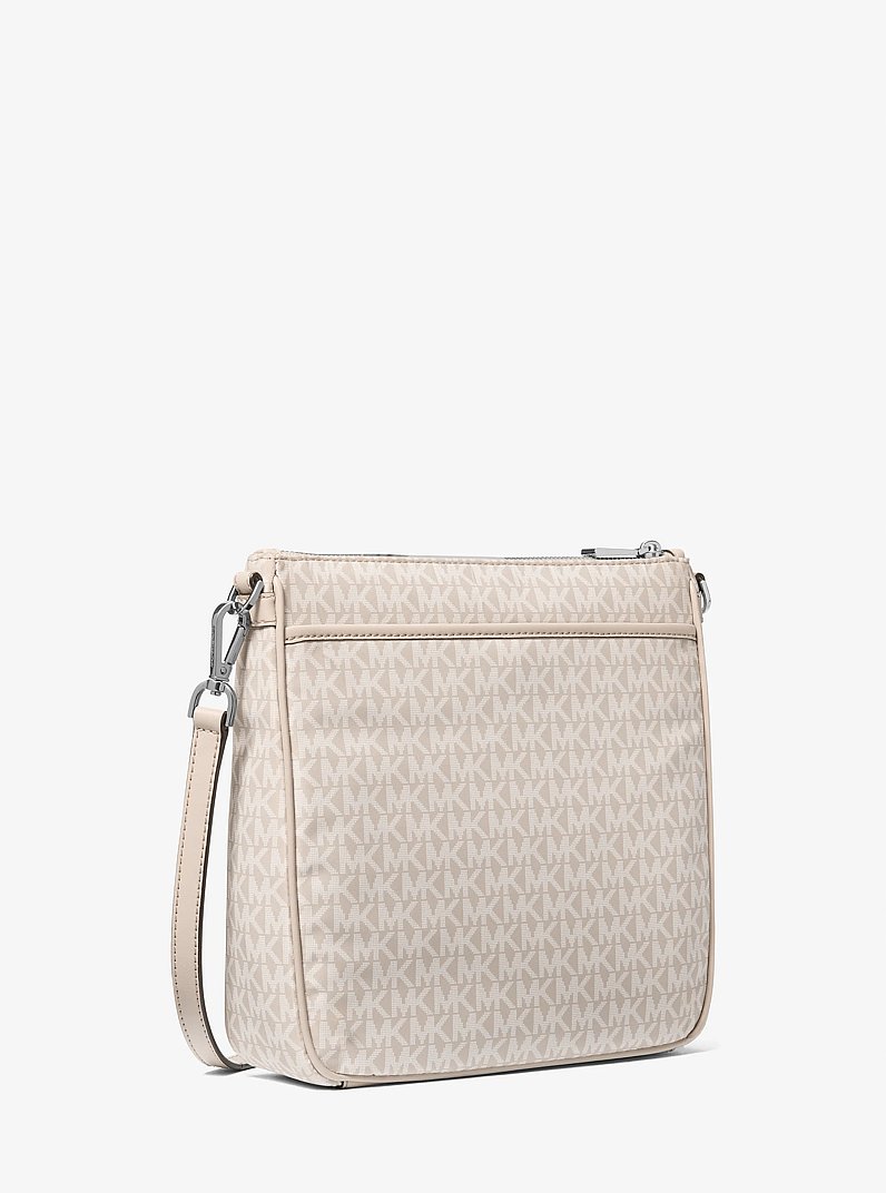 Grand sac &agrave; bandouli&egrave;re Jet Set tiss&eacute; &agrave; imprim&eacute; &agrave; logo in SABLE CLAIR | Michael Kors