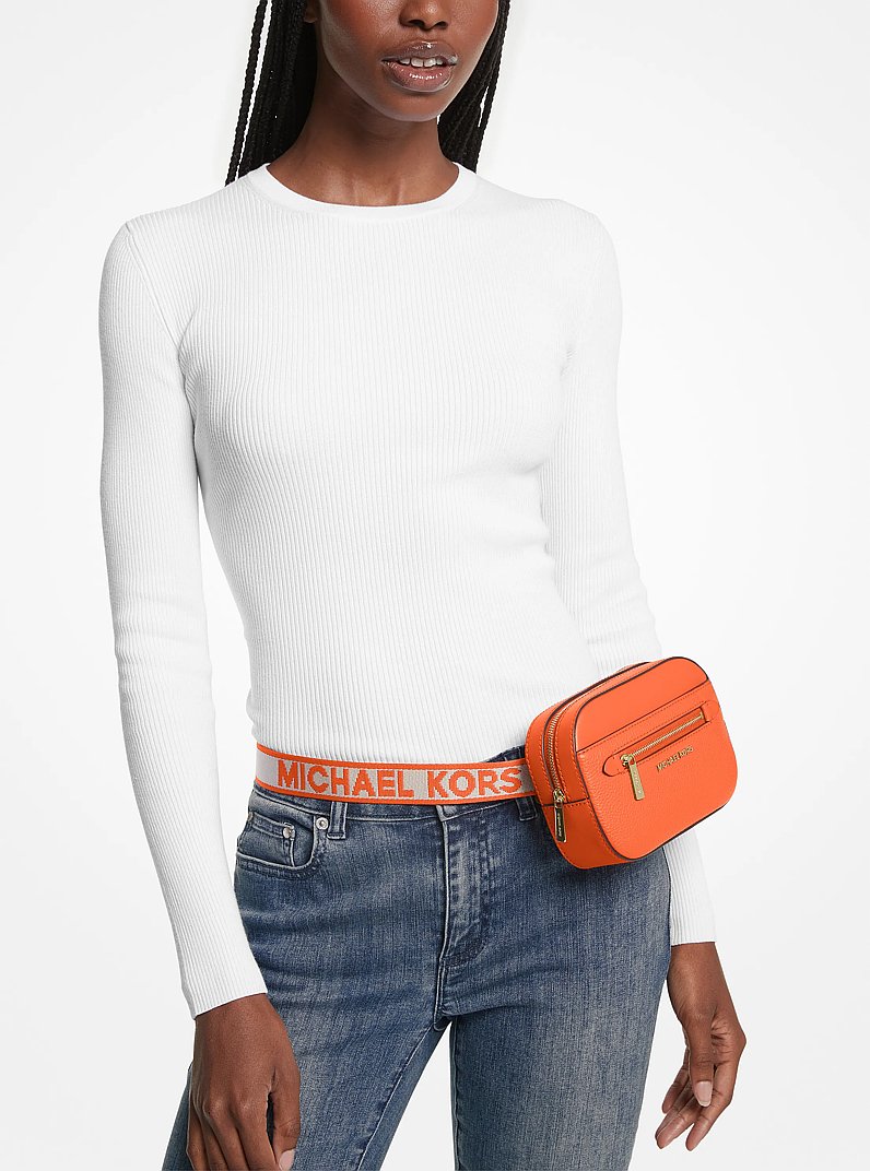 Petit sac-ceinture Jet Set en cuir grain&eacute;