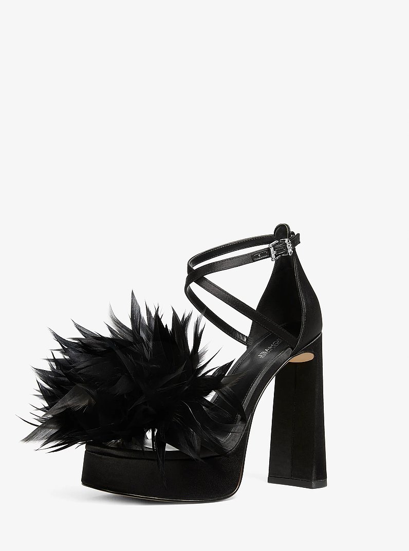 Sandalia Cami de plataforma de sat&eacute;n con adornos de plumas in NEGRO | Michael Kors