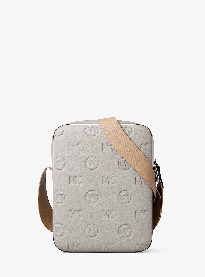 Sac d&rsquo;avion Cooper &agrave; logo grav&eacute; in GRIS PERLE | Michael Kors