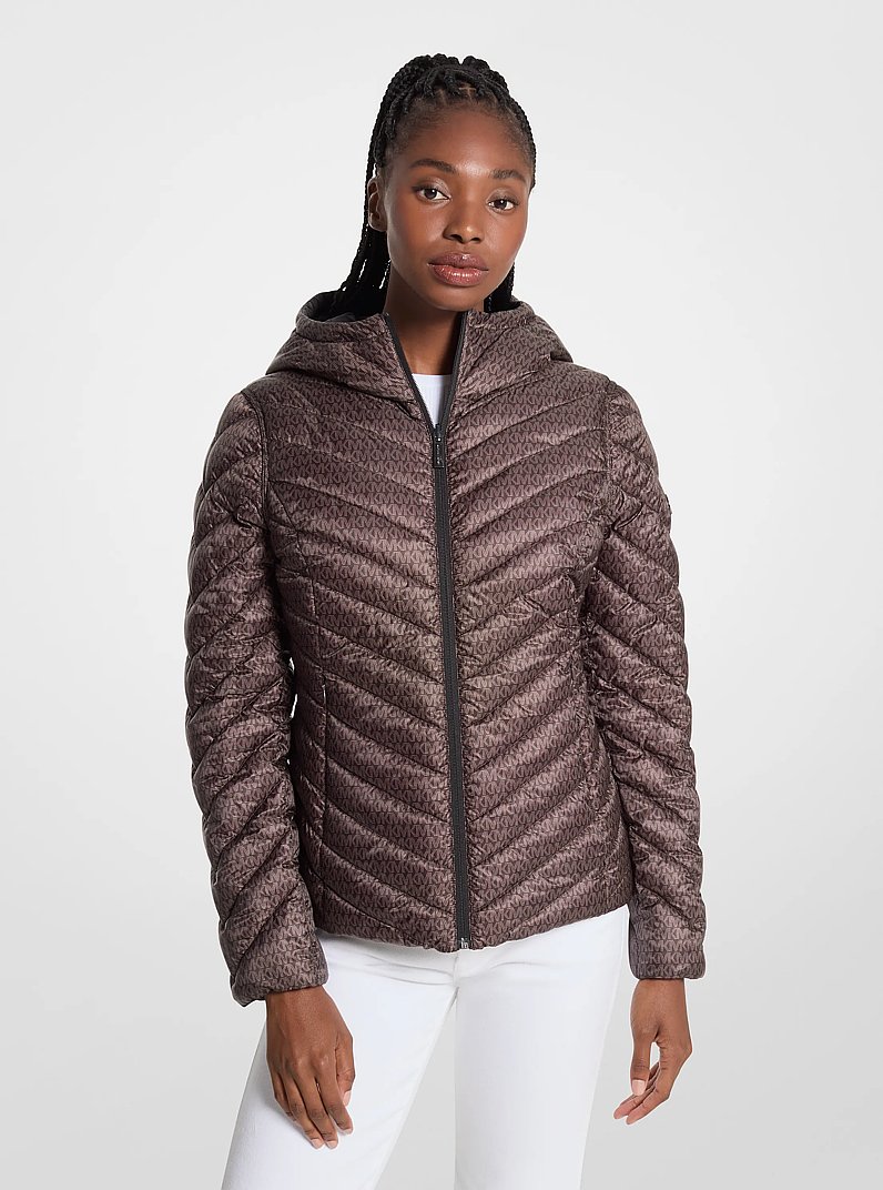 Veste r&eacute;versible en nylon matelass&eacute; &agrave; motif de chevron et &agrave; logo in LOGO NOIR/BRUN | Michael Kors