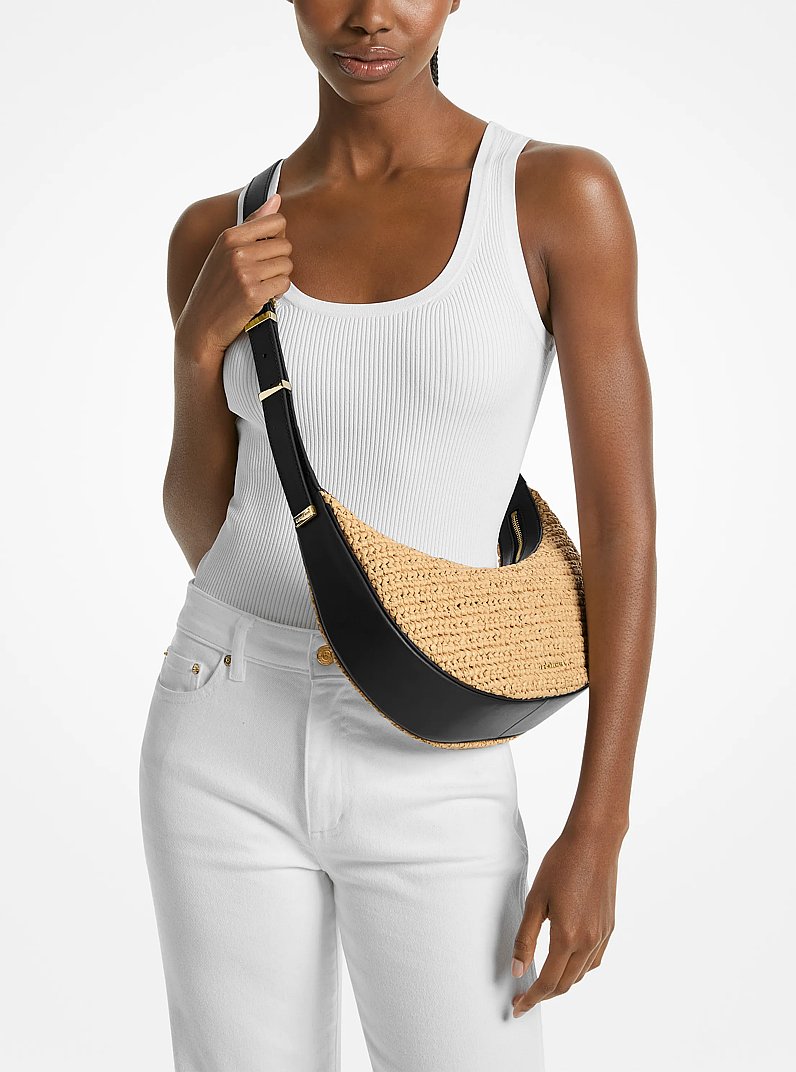 Sac &agrave; bandouli&egrave;re Avra de taille moyenne en paille crochet&eacute;e &agrave; la main in NATUREL/NOIR | Michael Kors