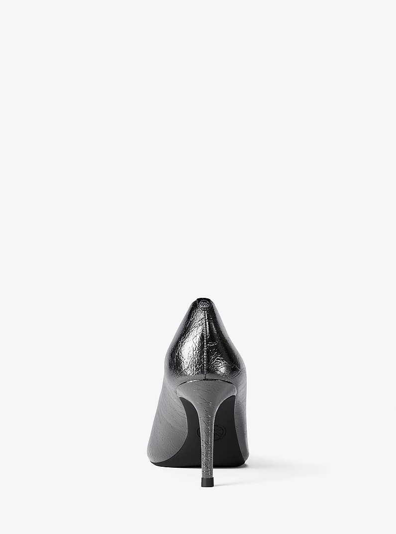 Zapato de sal&oacute;n Alina de piel cuarteada metalizada flexible in PLOMIZO | Michael Kors