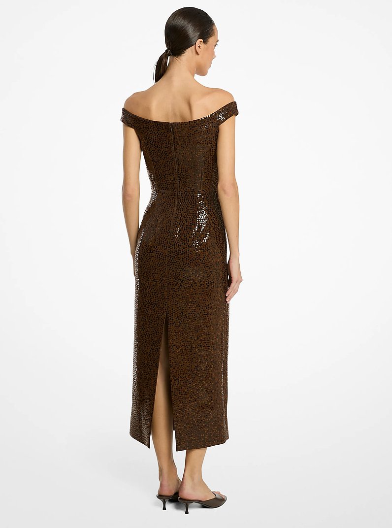 Vestido con hombros descubiertos de crep&eacute; con lentejuelas bordado a mano in JAVA | Michael Kors