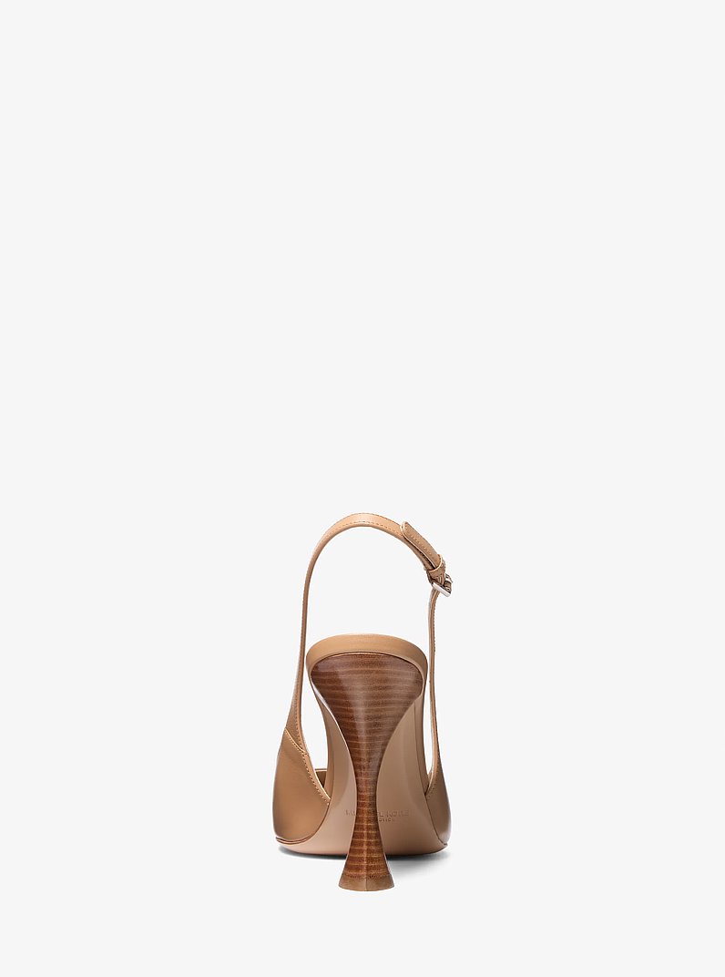 Zapato de tac&oacute;n Isabella de cuero con tal&oacute;n descubierto in MAN&Iacute; | Michael Kors