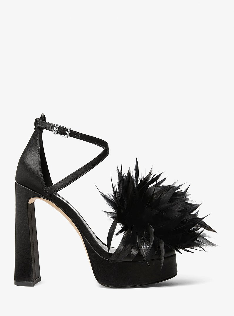Sandalia Cami de plataforma de sat&eacute;n con adornos de plumas in NEGRO | Michael Kors