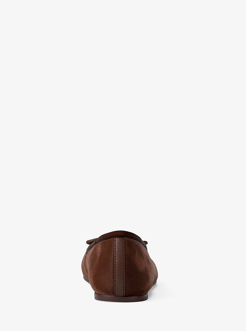 Chausson de ballet Savannah en velours avec logo en relief in NOIX DE MUSCADE | Michael Kors