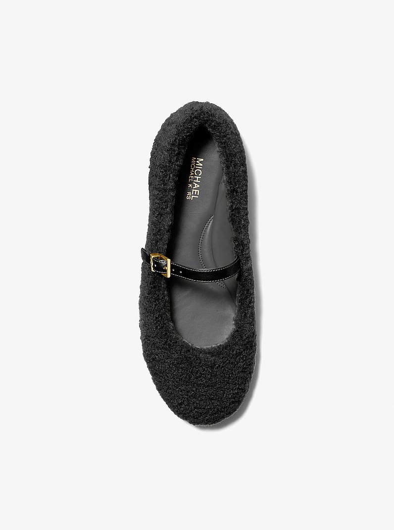 Chausson de ballet Mara en fausse toison d&rsquo;agneau in NOIR | Michael Kors