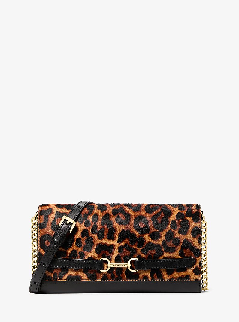 Grand sac &agrave; bandouli&egrave;re Carson en poils de veau &agrave; imprim&eacute; l&eacute;opard in CARAMEL &Eacute;COSSAIS | Michael Kors
