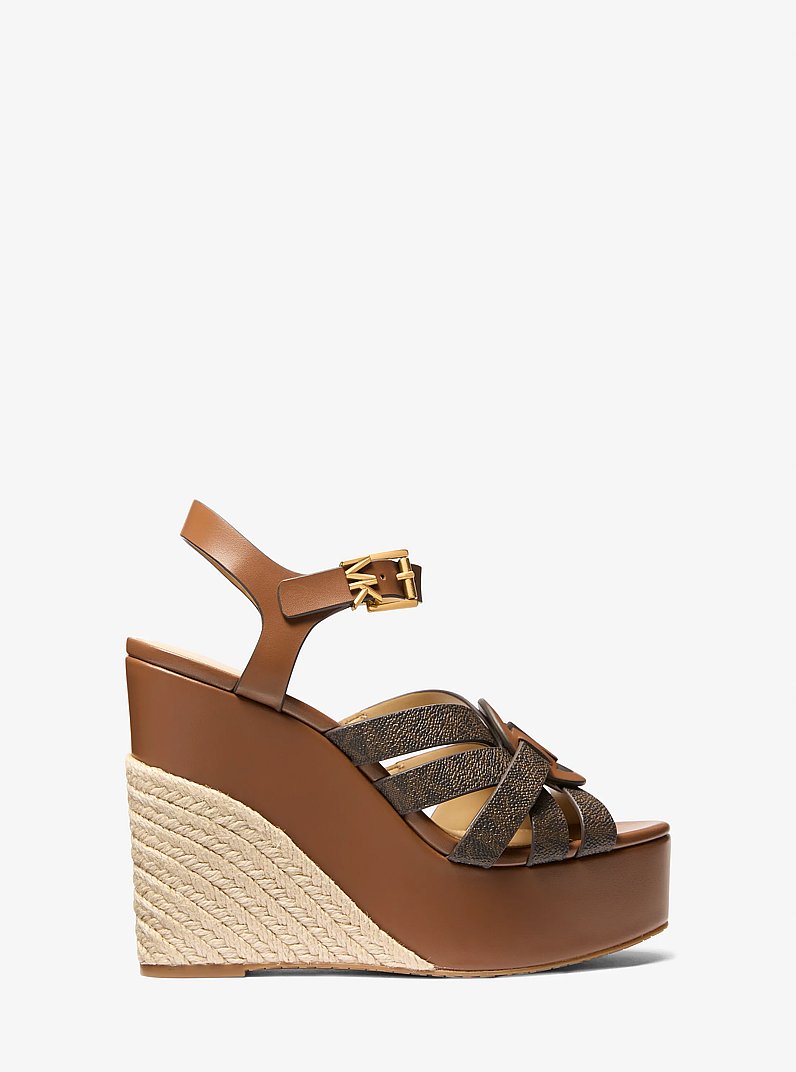 Sandalia Erika de piel con tac&oacute;n de cu&ntilde;a y logotipo exclusivo in MARR&Oacute;N | Michael Kors