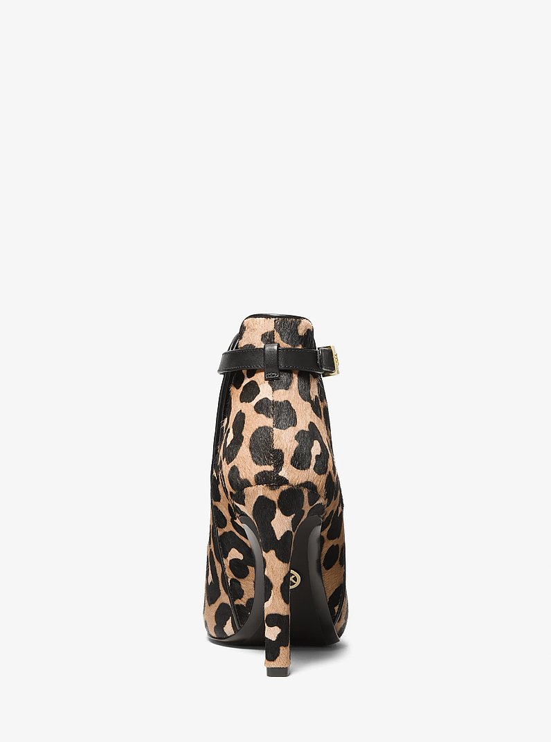 Bottillon Lawson en poil de veau &agrave; imprim&eacute; l&eacute;opard et &agrave; bout ouvert in COMBINAISON NOIRE | Michael Kors