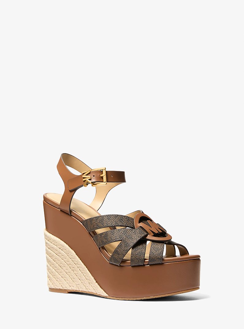 Sandalia Erika de piel con tac&oacute;n de cu&ntilde;a y logotipo exclusivo in MARR&Oacute;N | Michael Kors
