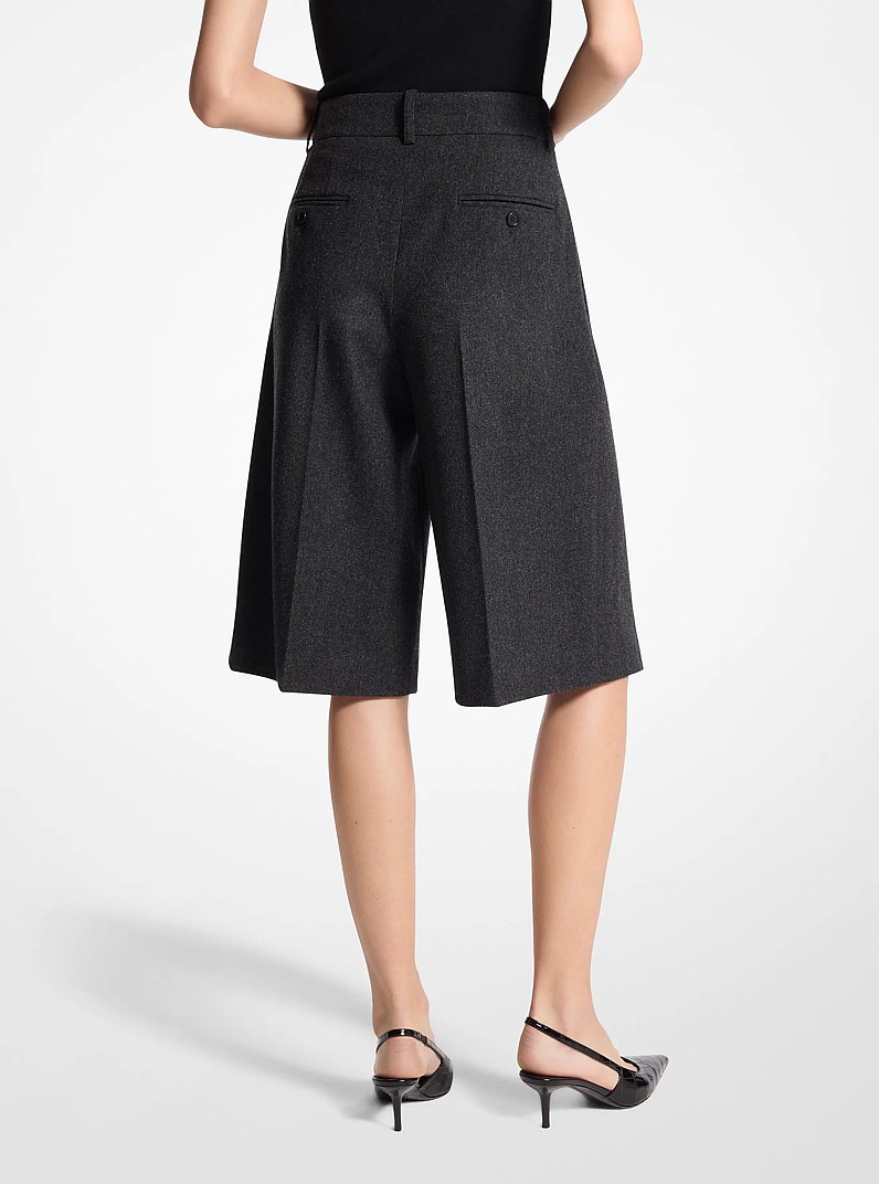 Short &agrave; plis en flanelle de laine extensible in CHARBON | Michael Kors