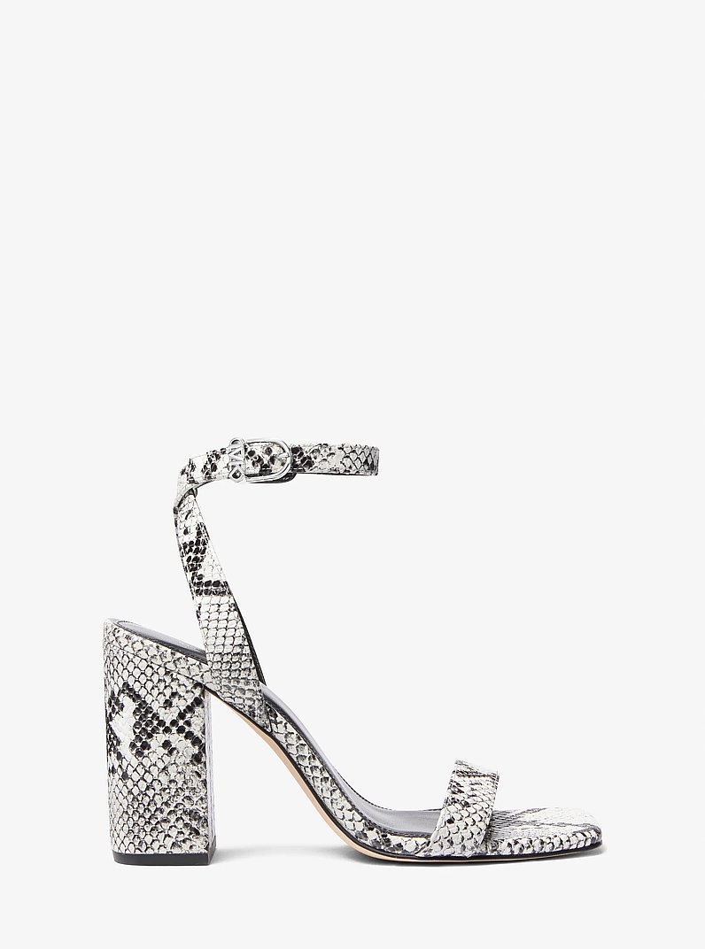 Sandalia Merriam de piel con motivo de serpiente en relieve y tac&oacute;n cuadrado in ALUMINIO | Michael Kors