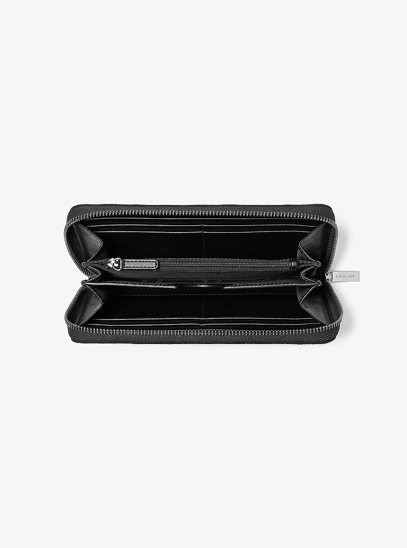 Billetera Cooper de microgamuza de poli&eacute;ster con cremallera y logotipo grabado in NEGRO | Michael Kors