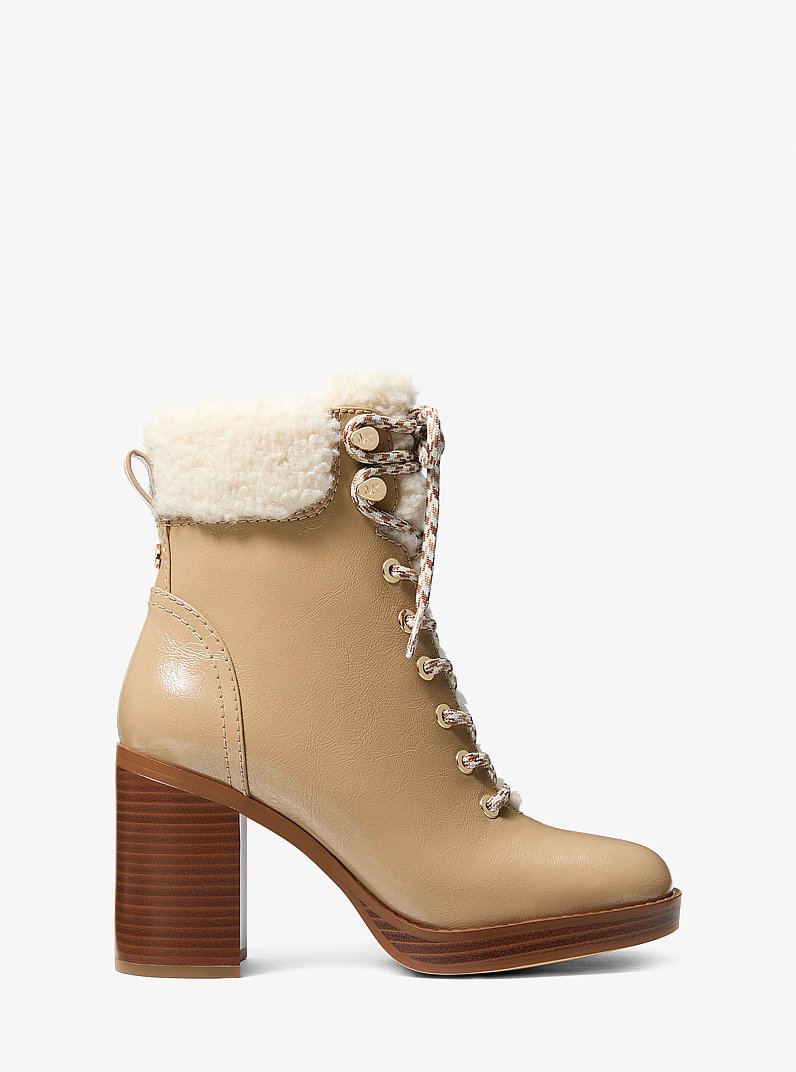 Bota Lacy de imitaci&oacute;n de piel de oveja con tac&oacute;n de bloque in CAMEL | Michael Kors