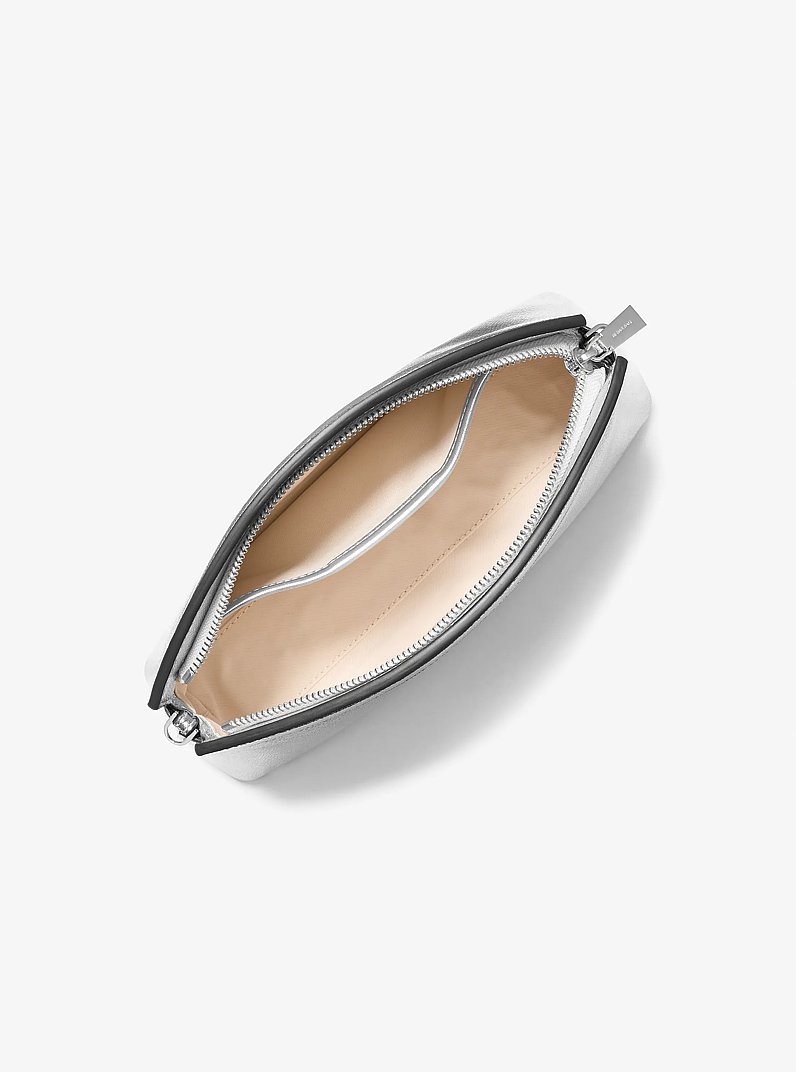 Petite pochette convertible Athena en cuir m&eacute;tallis&eacute; in ARGENT | Michael Kors