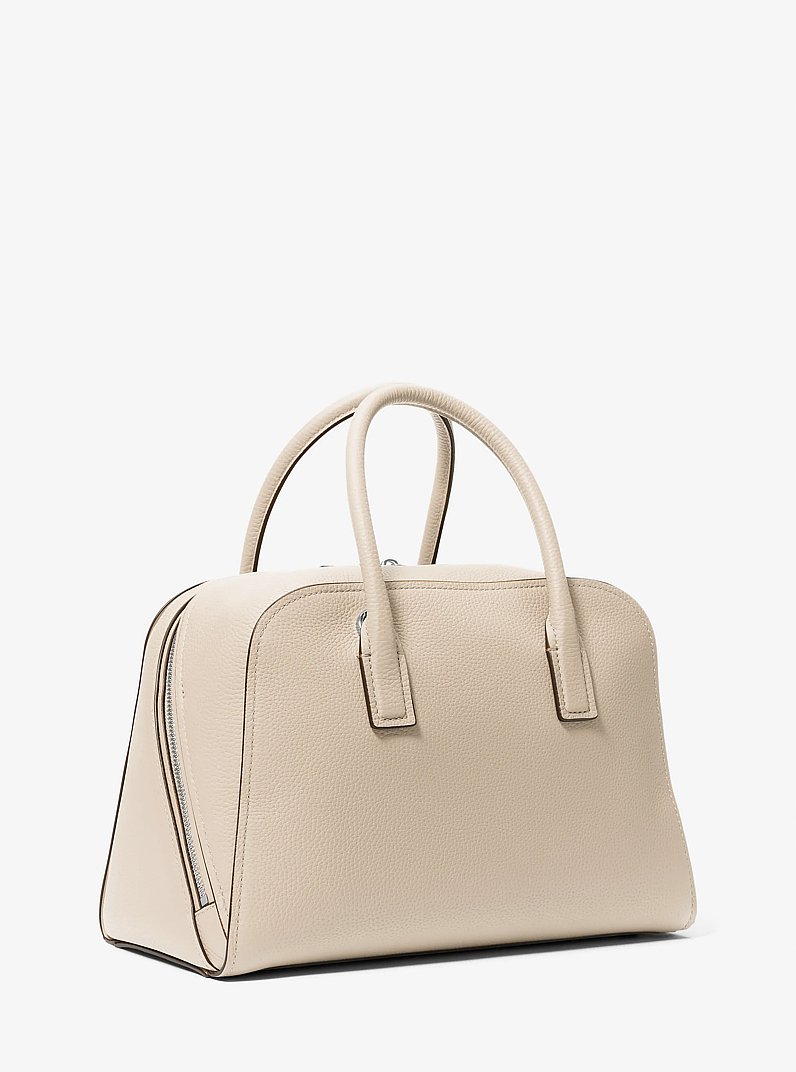 Bolso satchel Ashton mediano de piel granulada in ARENA CLARO | Michael Kors