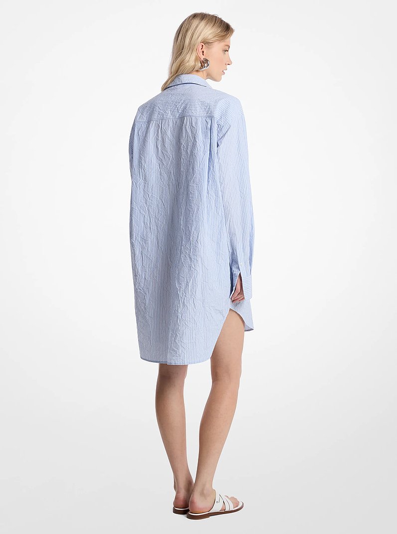 Vestido camiseiro em popelina de algod&atilde;o enrugado