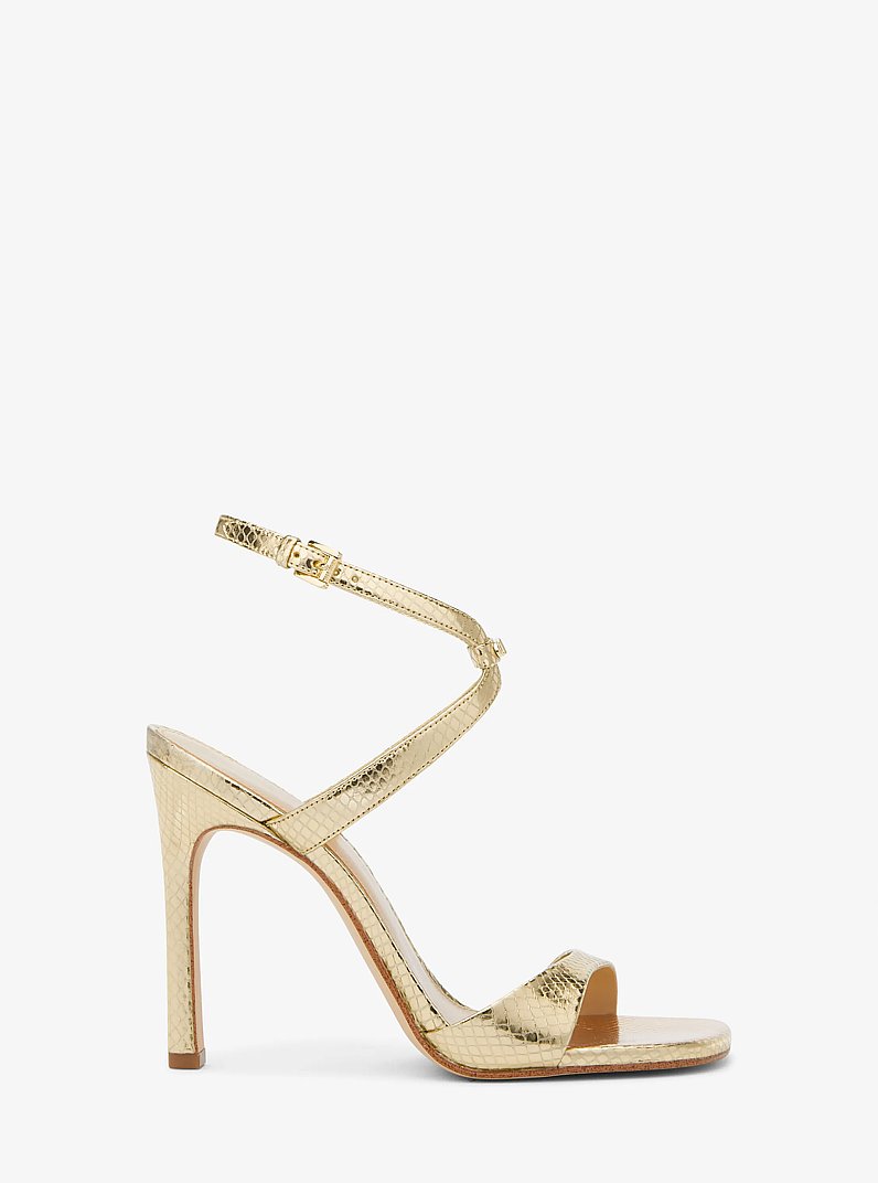 Sandale Amara en cuir m&eacute;tallis&eacute; gaufr&eacute; &agrave; motif de serpent in OR P&Acirc;LE | Michael Kors