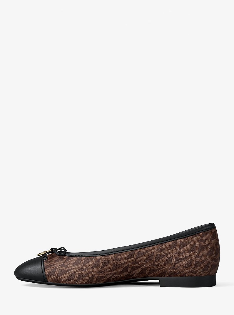 Ballerine Piper Flex &agrave; logo Signature in MARRON | Michael Kors