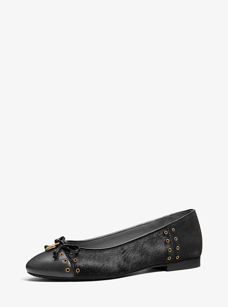Chausson de ballet Piper Flex en cuir &agrave; &oelig;illets et en poils de veau in NOIR | Michael Kors