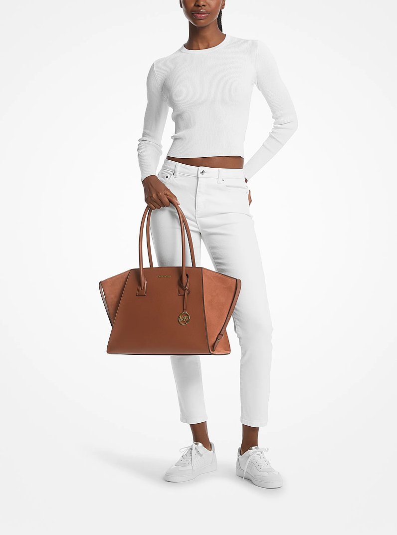 Tr&egrave;s grand sac fourre-tout Avril en cuir et en su&egrave;de in LUGGAGE | Michael Kors