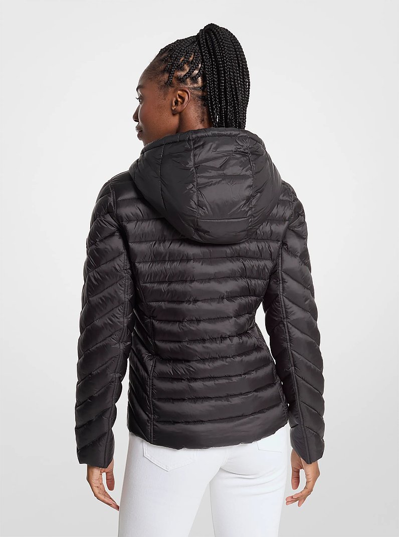 Veste r&eacute;versible en nylon matelass&eacute; &agrave; motif de chevron et &agrave; logo in LOGO NOIR/BRUN | Michael Kors