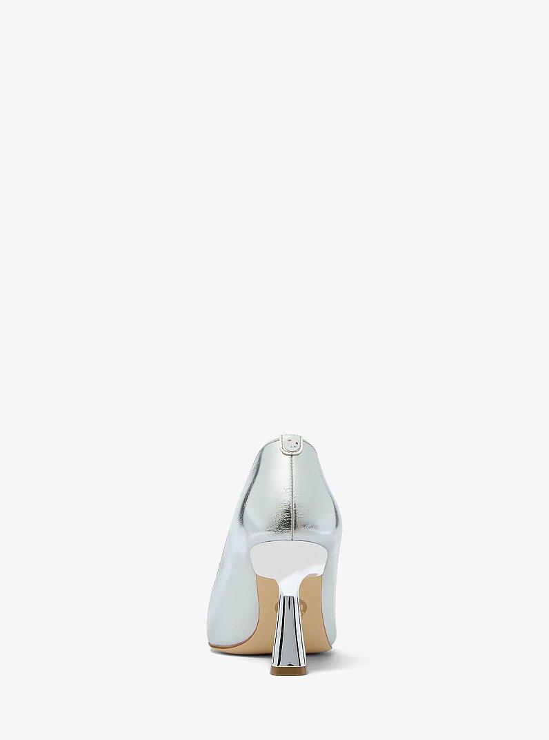 Zapato de tac&oacute;n Amali metalizado in PLATEADO | Michael Kors