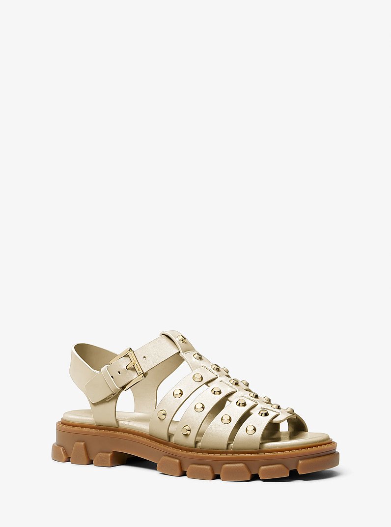 Sandalia Jagger de piel metalizada con tachuelas in CREMA | Michael Kors