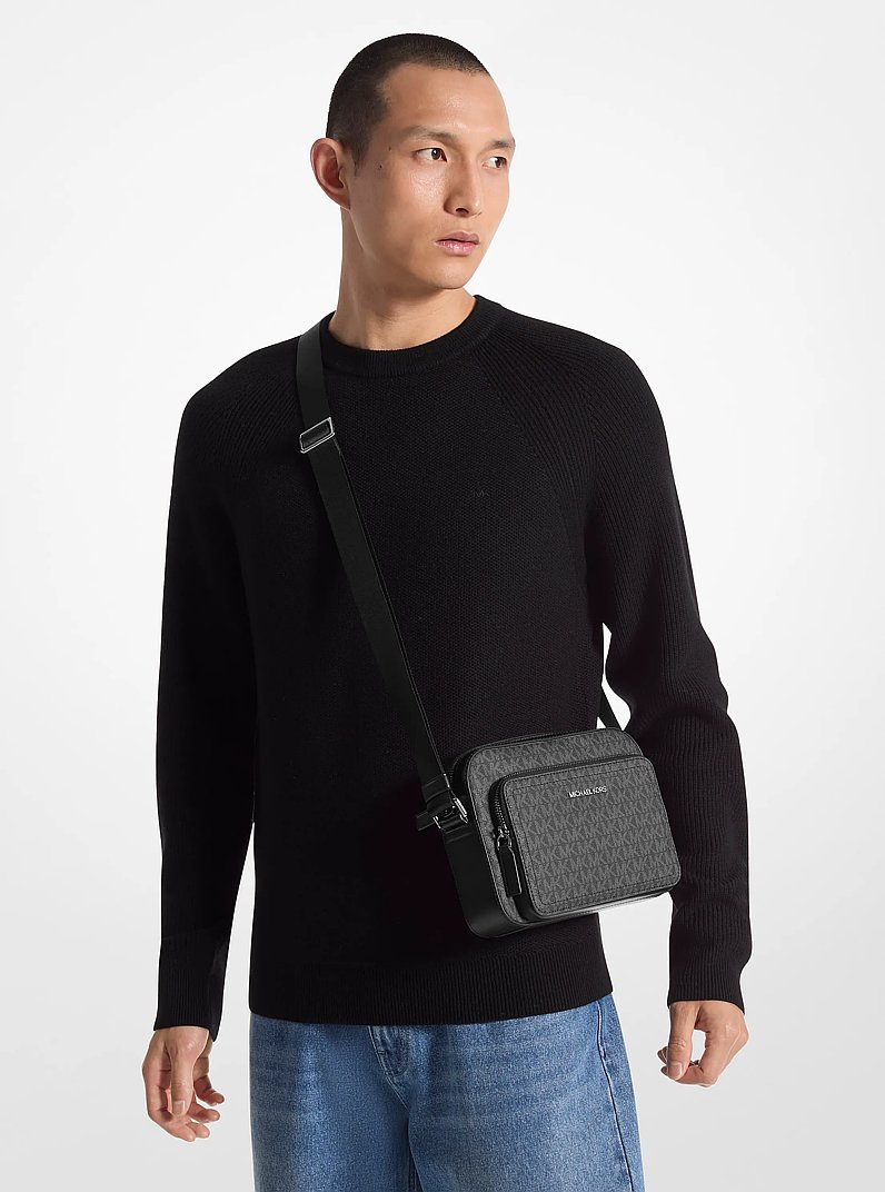 Umh&auml;ngetasche Cooper mit Signature-Logomuster im Utility-Stil in SCHWARZ | Michael Kors
