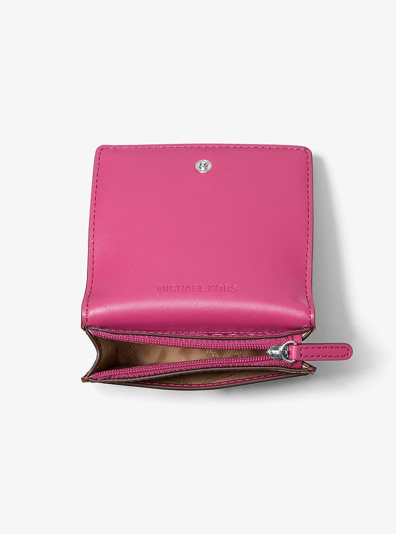 Petit portefeuille Carson en cuir grain&eacute; in PITAYA | Michael Kors