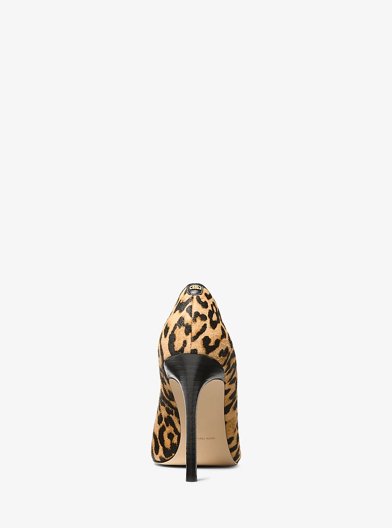 Zapato de sal&oacute;n Elyse de pelo de becerro con estampado de leopardo in CAL&Eacute;NDULA | Michael Kors