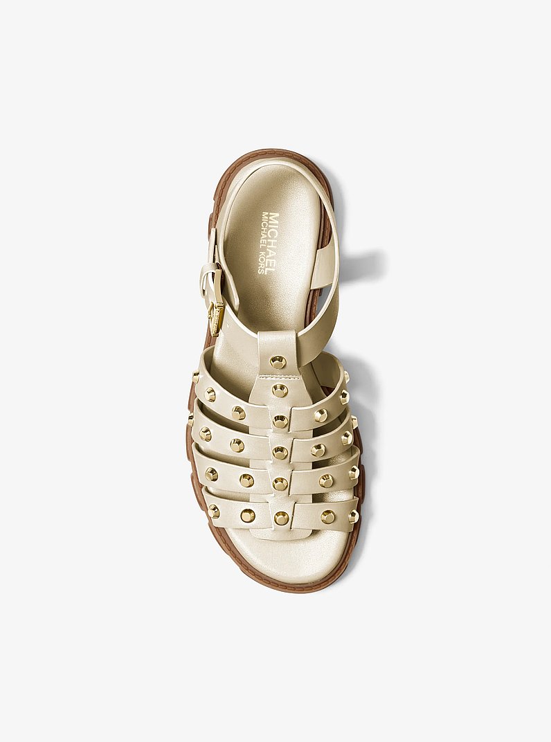 Sandalia Jagger de piel metalizada con tachuelas in CREMA | Michael Kors