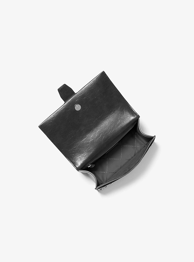 Bandolera Greenwich peque&ntilde;a con tachuelas y efecto desgastado in NEGRO | Michael Kors