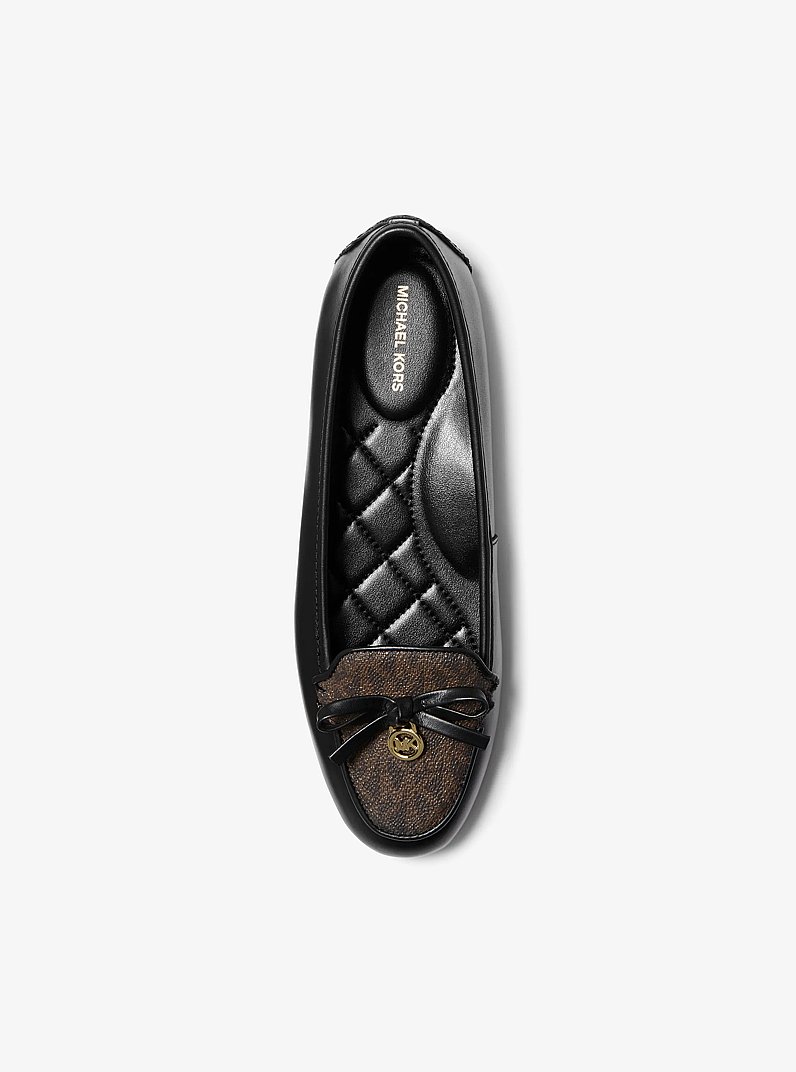 Mocassin Wendy en cuir &agrave; logo Signature in NOIR | Michael Kors