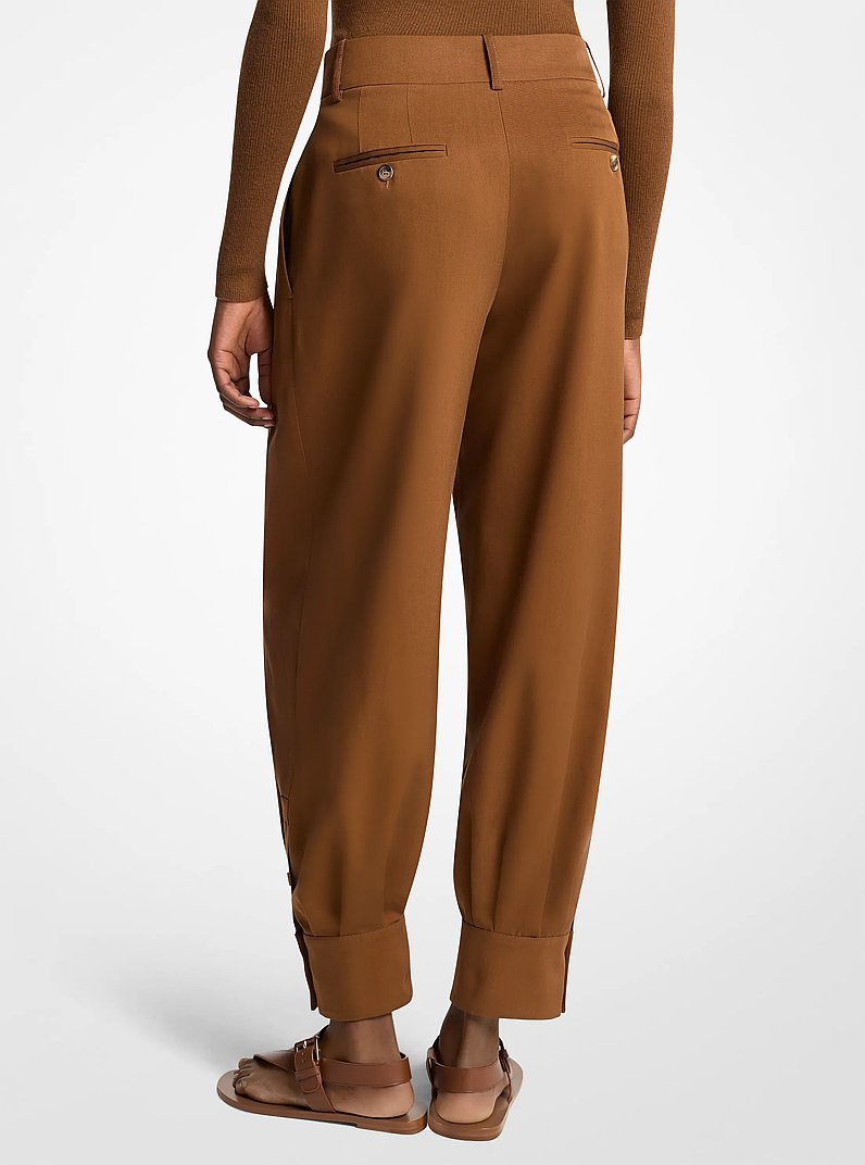 Pantal&oacute;n carrot con dobladillo de gabardina de seda in RAMA | Michael Kors