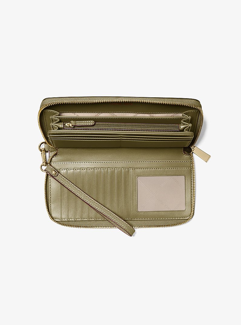 Cartera continental Jet Set Travel grande de piel granulada in VERDE SAFARI | Michael Kors