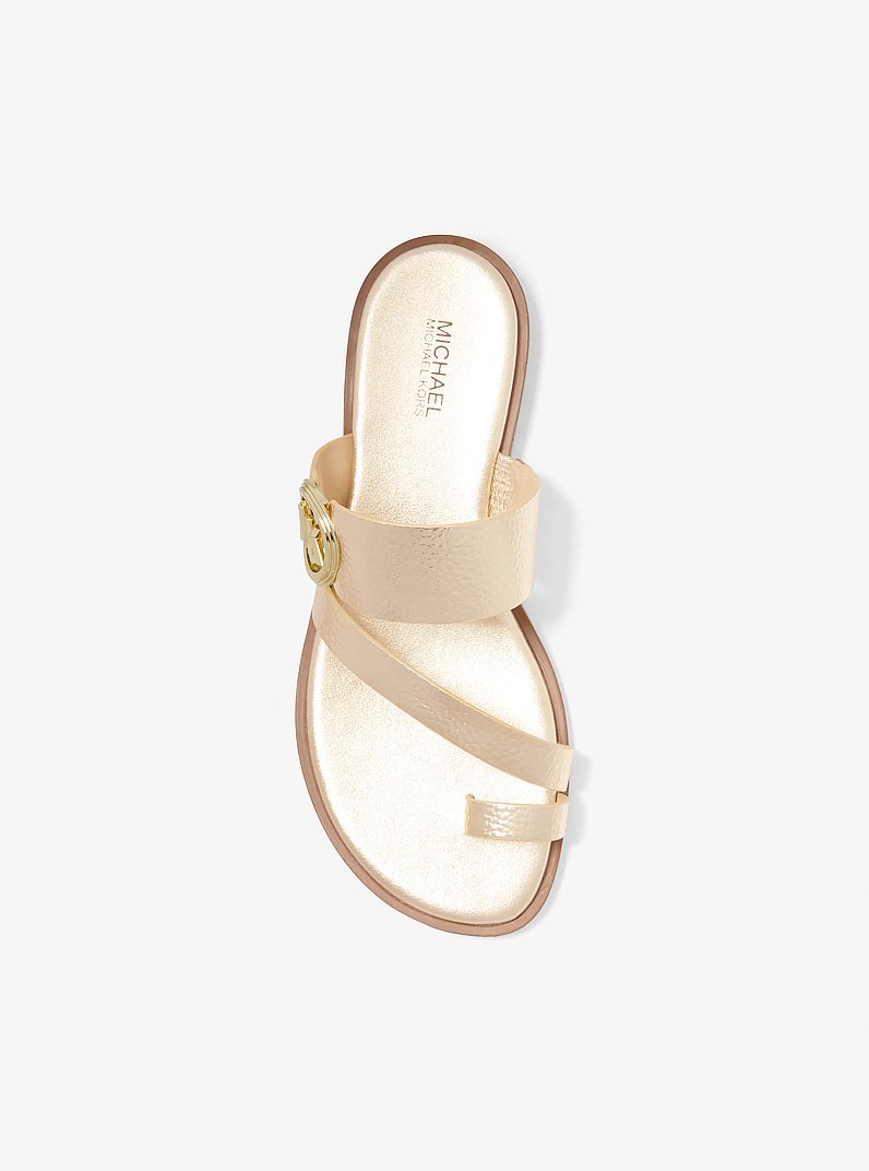 Sandale Vera m&eacute;tallis&eacute;e in OR P&Acirc;LE | Michael Kors