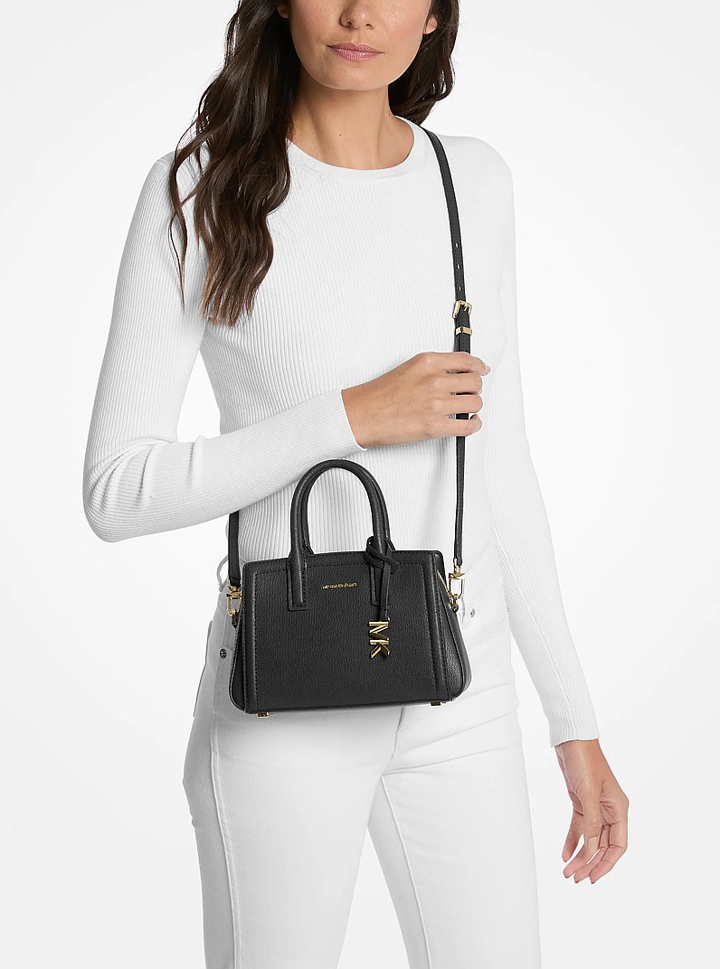 Tr&egrave;s petit sac &agrave; bandouli&egrave;re Laila en Cuir in NOIR | Michael Kors