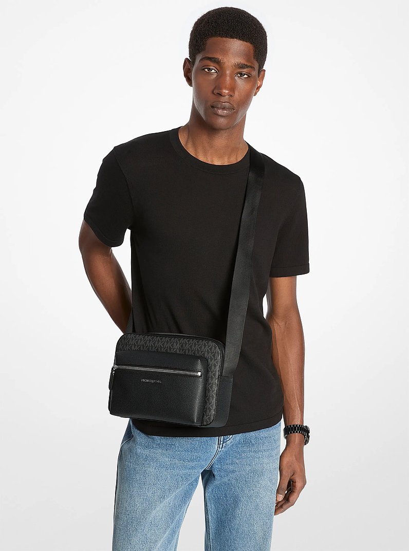 Geantă crossbody dreptunghiulară Hudson texturată și cu logo distinctiv in NEGRU | Michael Kors
