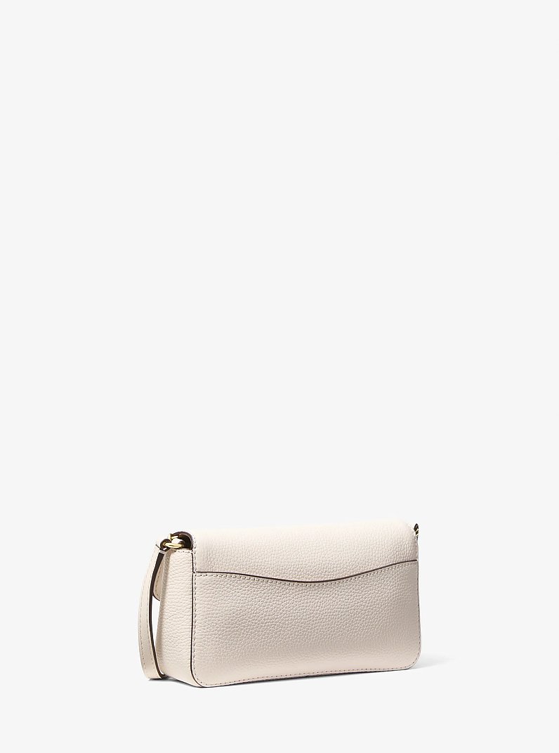 Tr&egrave;s petit sac &agrave; bandouli&egrave;re Kacey en cuir grain&eacute; in CR&Egrave;ME L&Eacute;GER | Michael Kors