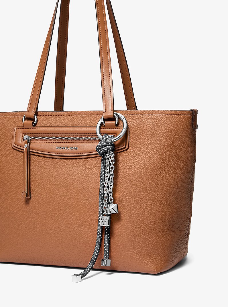 Adorno para bolso en tono plateado moteado con cord&oacute;n in GRIS PIEDRA | Michael Kors