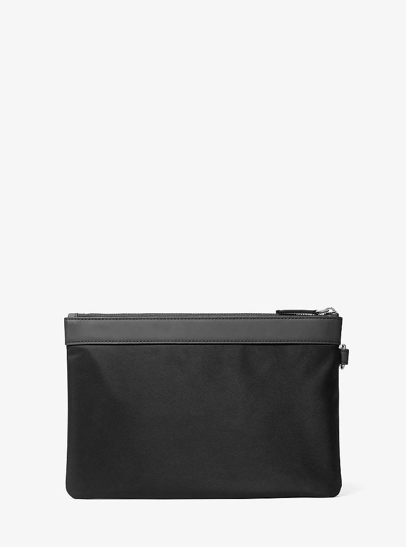 Pochette da viaggio Brooklyn in nylon in NERO | Michael Kors