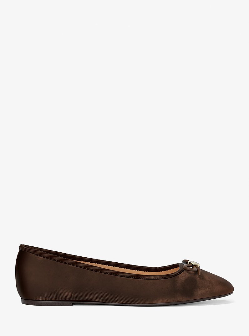 Chausson de ballet Savannah en velours avec logo en relief in NOIX DE MUSCADE | Michael Kors
