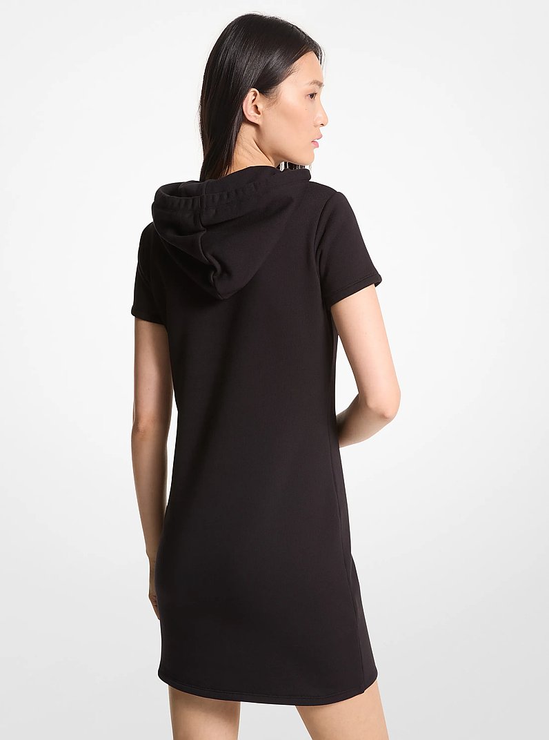 Vestido de algod&oacute;n org&aacute;nico de rizo con logotipo imperio y capucha